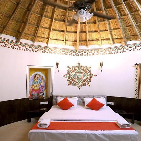 Hotel Vijayvargiya Dhani Биканер Экстерьер фото